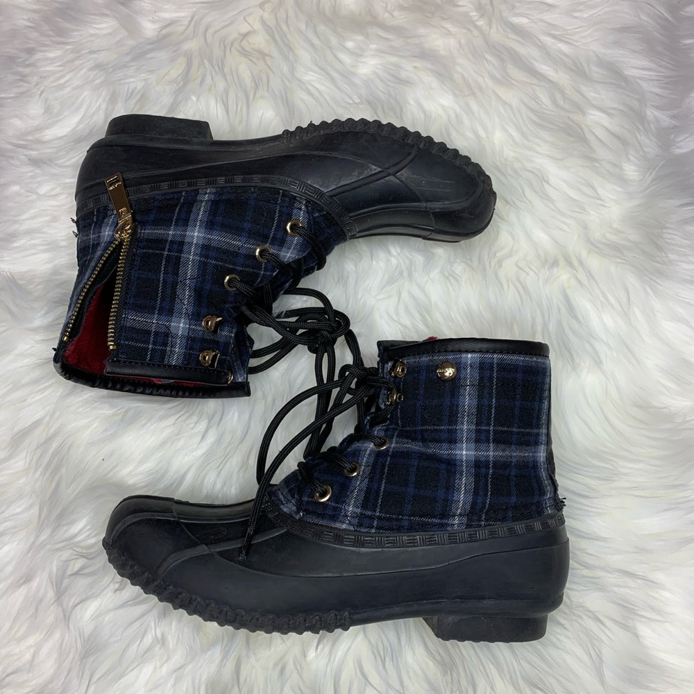 - EUC BLUE  TOMMY HILFIGER ANKLE DUCK BOOTIE…